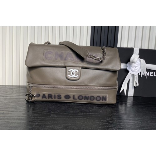 Chanel Expandable Shoulder bag in Gray Leather