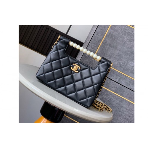 Chanel Shopping Bag in Black Leather