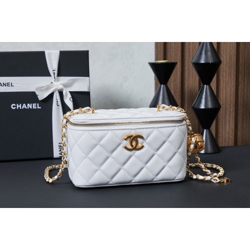 Chanel Long Vanity With Chain in White Leather