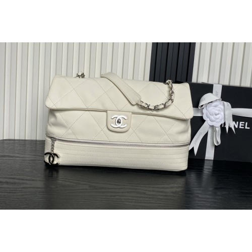 Chanel Expandable Shoulder bag in Black Leather