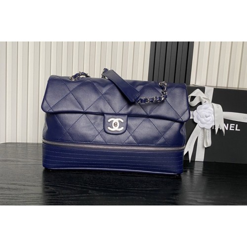 Chanel Expandable Shoulder bag in Blue Leather
