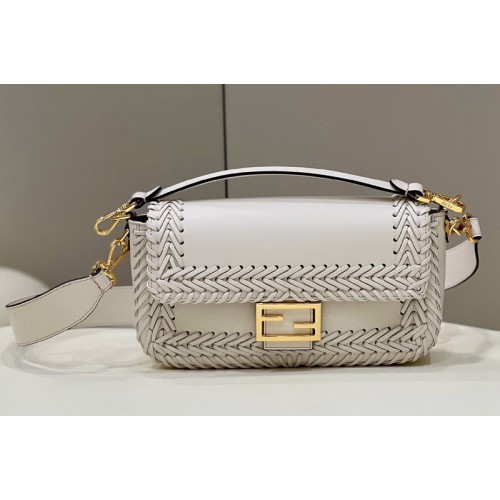 Fendi 8BR600 medium Baguette bag in white leather Fendi 8BR600 medium Baguette bag in white leather