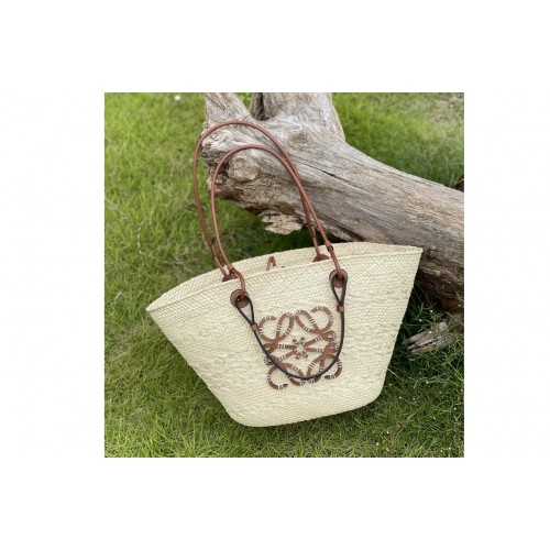 Loewe Anagram Basket bag in iraca palm and calfskin Loewe Anagram Basket bag in iraca palm and calfskin