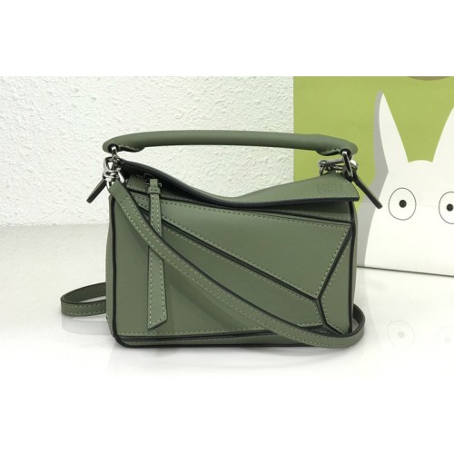 Loewe Mini Puzzle bag in Green classic calfskin