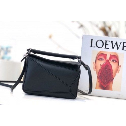 Loewe Mini Puzzle bag in Black classic calfskin
