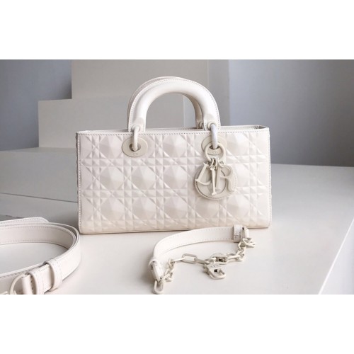 Dior M0540 Lady D-Joy bag in White Cannage Calfskin with Diamond Motif