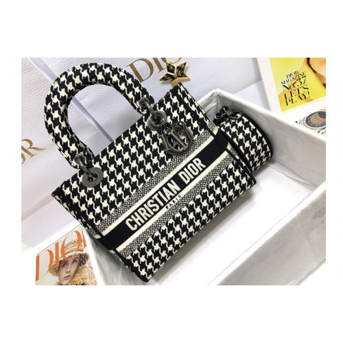 Dior M0565 Medium Lady D-Lite bag in Black Embroidery Dior M0565 Medium Lady D-Lite bag in Black Embroidery