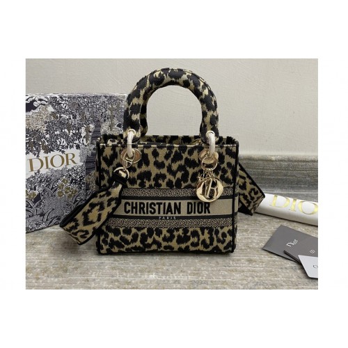 Christian Dior M0565 Dior Medium Lady d-lite bag in Gray Mizza Embroidery Christian Dior M0565 Dior Medium Lady d-lite bag in Gray Mizza Embroidery
