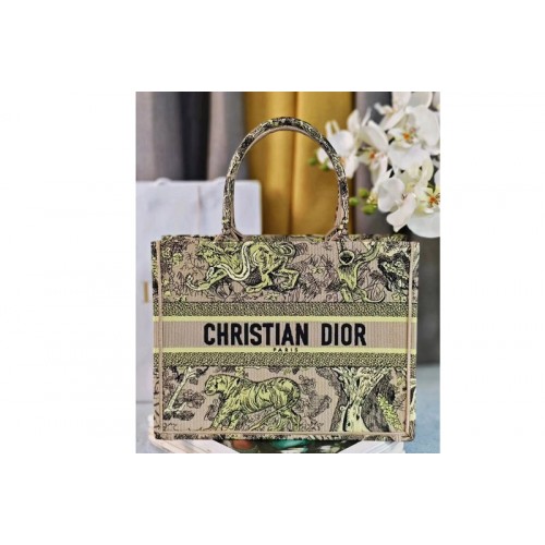 Dior M1296 Medium Dioriviera Dior Book Tote bag in Raffia with Yellow Toile de Jouy Sauvage Embroidery Dior M1296 Medium Dioriviera Dior Book Tote bag in Raffia with Yellow Toile de Jouy Sauvage Embroidery