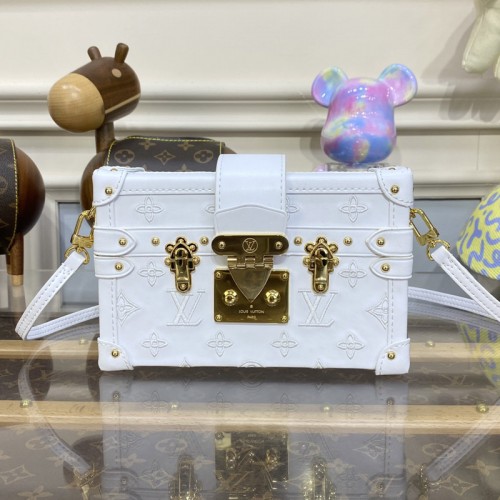 Louis Vuitton M20847 Petite Malle handbag in White Leather