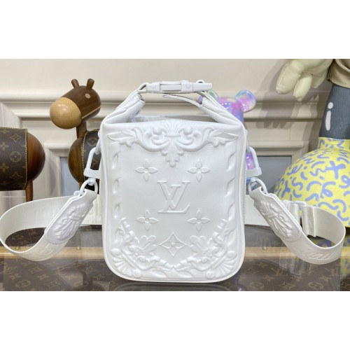 Louis Vuitton M21812 Cruiser Messenger bag in White Calf leather