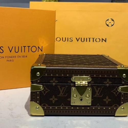 Louis Vuitton M44185 Jewelry Box Monogram Canvas with Pink inside Louis Vuitton M44185 Jewelry Box Monogram Canvas with Pink inside