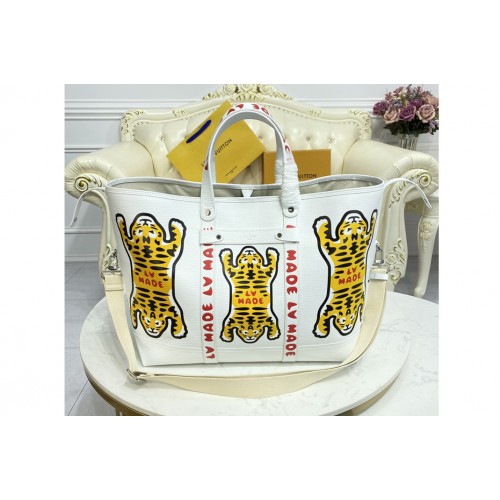 Louis Vuitton M59366 Tote Journey bag in White cowhide leather