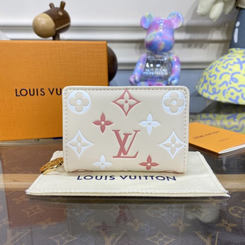 Louis Vuitton M82291 Lou Wallet in Cream Puffy lambskin