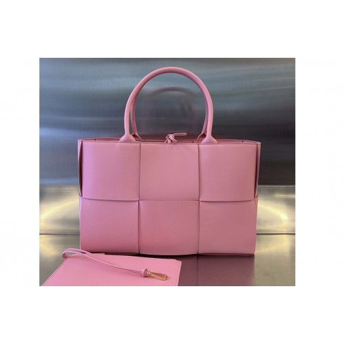 Bottega Veneta Medium Arco Tote Bag in Pink intrecciato leather Bottega Veneta Medium Arco Tote Bag in Pink intrecciato leather