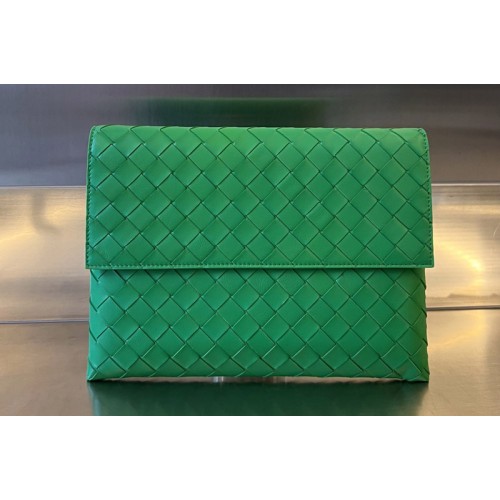 Bottega Veneta Flap Pouch in Green intrecciato leather
