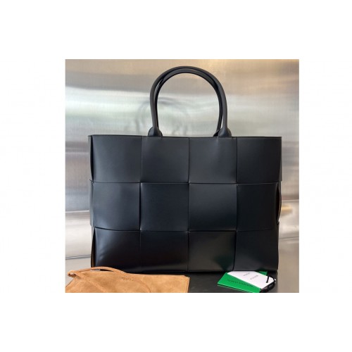 Bottega Veneta Large Arco Tote Bag in Black intreccio leather Bottega Veneta Large Arco Tote Bag in Black intreccio leather