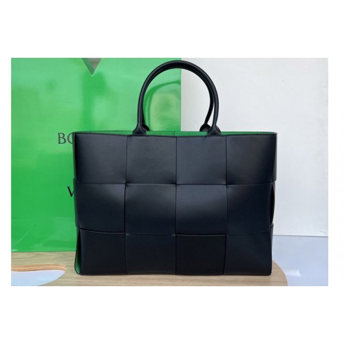 Bottega Veneta Large Arco Tote Bag in Black Green intreccio leather Bottega Veneta Large Arco Tote Bag in Black Green intreccio leather
