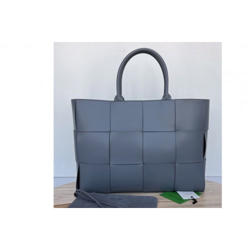 Bottega Veneta Large Arco Tote Bag in Dark Grey intreccio leather