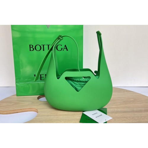 Bottega Veneta Small Moulded Shoulder Bag in Green Leather Bottega Veneta Small Moulded Shoulder Bag in Green Leather