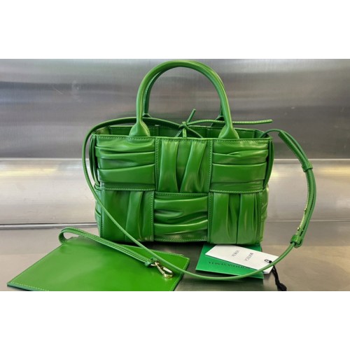 Bottega Veneta Mini Arco Tote Bag in Green foulard intreccio leather Bottega Veneta Mini Arco Tote Bag in Green foulard intreccio leather