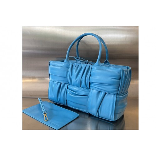 Bottega Veneta Small Arco Tote Bag in Blue foulard intreccio leather