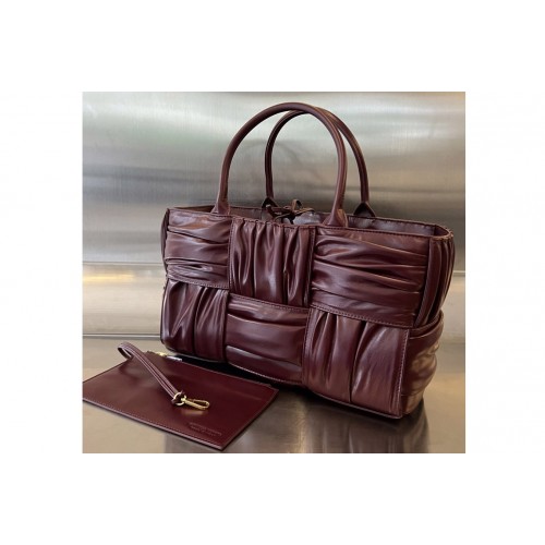 Bottega Veneta Small Arco Tote Bag in Burgundy foulard intreccio leather