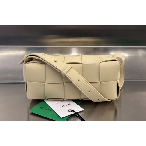 Bottega Veneta Small Brick Cassette Bag in Beige intreccio leather Bottega Veneta Small Brick Cassette Bag in Beige intreccio leather