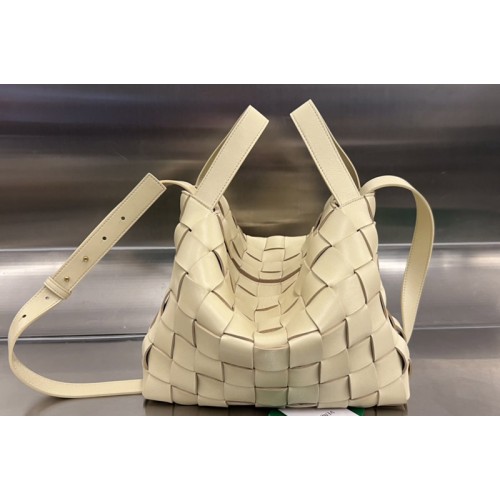 Bottega Veneta Bowling Cassette Bag in Apricot intreccio leather