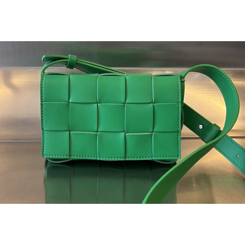 Bottega Veneta Small Cassette Bag in Green intreccio leather Bottega Veneta Small Cassette Bag in Green intreccio leather
