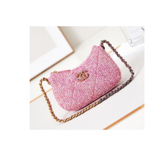 Chanel Small Hobo Bag in Pink Cotton Tweed Chanel Small Hobo Bag in Pink Cotton Tweed