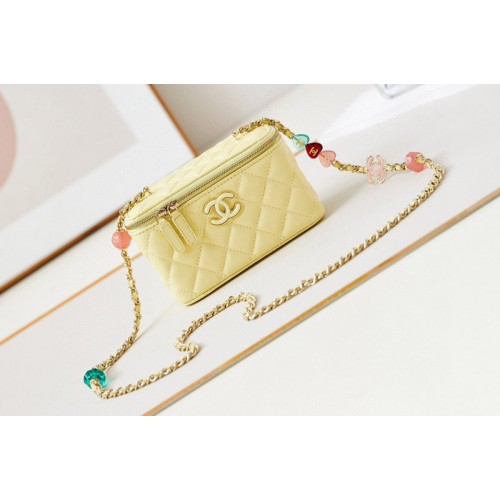 Chanel Clutch With Chain in Yellow Lambskin