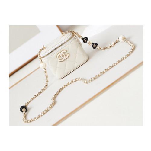 Chanel AP3941 Clutch With Chain Bag in White Lambskin Chanel AP3941 Clutch With Chain Bag in White Lambskin