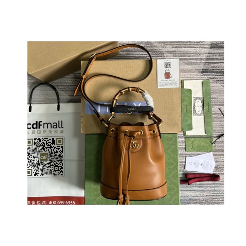 Gucci Diana mini bucket bag in Light Brown leather