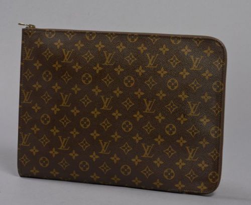 Louis VUITTON, Porte Document en toile Monogram et cuir naturel. Dimensions: 29 x 3.8.5 cm. Excellent état.