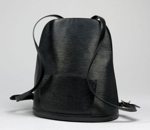 Louis VUITTON, Gobelin, sac à dos en cuir épi noir, une poche extérieure, une poche intérieure. 35 x 31 cm. Excellent état.
