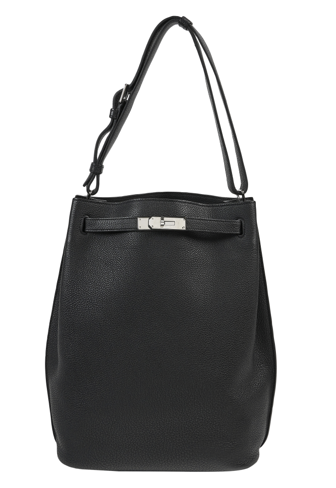 2011
       Sac SO KELLY Taurillon Clémence noir Garniture métal argenté palladié Dimensions : 27 x 35,5...