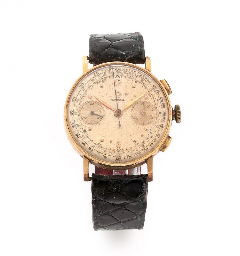 OMEGA,Ref. 2393, n° 11028338 / 10758358,Vers 1947,Chronographe bracelet en or jaune 18k (750),Boîtier: rond, anses fixes, poussoirs olive fond clippé, signé,Cadran: deux tons, chiffres romains, index appliqués, 2 compteurs, échelle tachymètre et télémètre