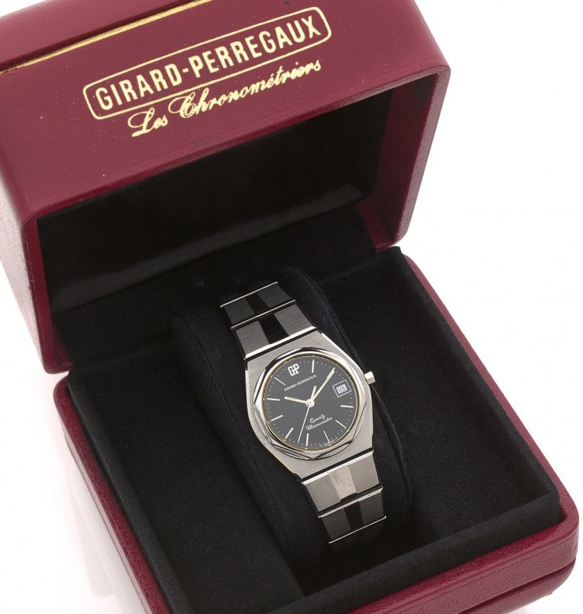 GIRARD PERREGAUX,Laureato Première génération, ref. 4460-2AC, n° 24383,Vers 1984,Montre bracelet de dame en acier,Boîtier tonneau, fermeture à vis, signé,Cadran: antracite Clou de Paris, index bâton appliqués, date à guichet, trotteuse centrale, signé,Mou