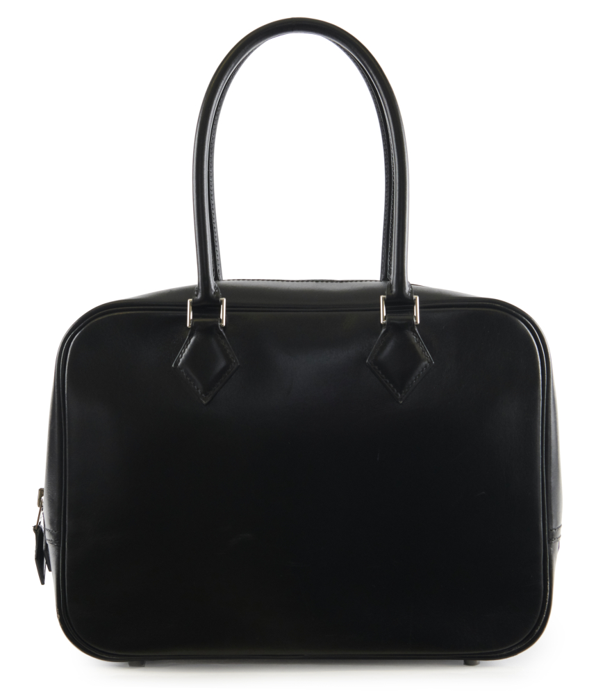 2006
       Sac PLUME Box noir Garniture métal argenté palladié Dimensions : 29 x 21 x 11,5 cm