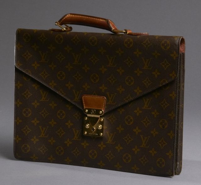 Louis VUITTON Serviette Conseiller en toile Monogram avec clef (usure sur le fond et les coins, patine d'usage mais bel état).