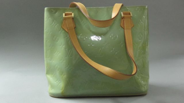 Louis VUITTON. Sac Houston en Monogram vernis vert p