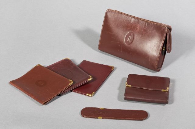 MUST de CARTIER LOT en cuir bordeaux sigl