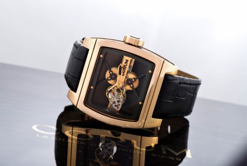 CORUM TI-BRIDGE FLYING TOURBILLON PINK GOLD.Corum, Ti-Bridge Tourbillon, D 40/50, No. 2285275, Ref. 022.702.55/0F81 0000..Fine, 18k pink gold tonneau-shaped wristwatch with tourbillon..Accompanied by the original box and certificate.