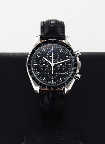 OMEGA REF. 145 - 0057.SPEEDMASTER MOON PHASE STEEL.Omega, Speedmaster Professional, movement No. 77228078.Ref. 35765000. Made in the 2000s..Fine, asymmetric, water-resistant, stainless steel wristwatch with round button chronograph, moon phases, date, reg
