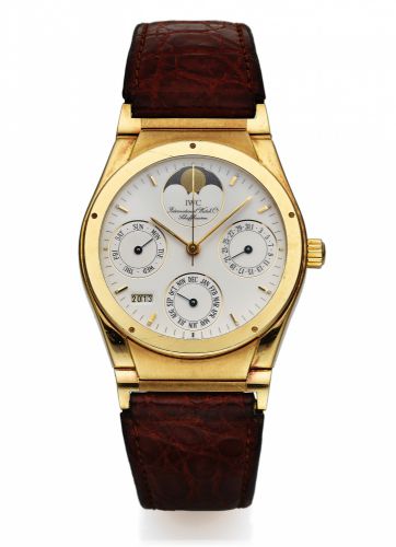 IWC REF. 3540 INGENIEUR PERPETUAL.CALENDAR MOON PHASES YELLOW GOLD.International Watch Co., Schaffhausen, Ingénieur Perpétuel, No..2501026, case No. 22485734, Ref. 3540-1. Made in the 1990's..Very fine, tonneau-shaped, center seconds, self-winding, water-