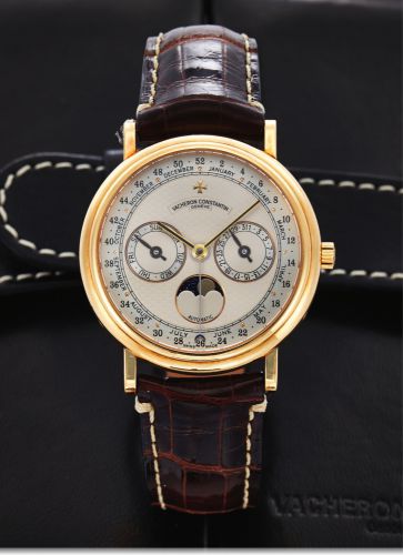 LOT WITHDRAWN.VACHERON CONSTANTIN CALENDAR.MOONPHASE YELLOW GOLD.Vacheron Constantin, Genève, case No. 646221, Ref. 47052. Made.circa 1990s..Very fine and rare, astronomic, water-resistant, self-winding.18K yellow gold wristwatch with triple date, 52-week