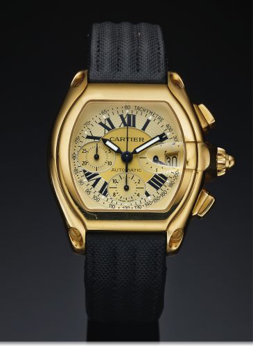 CARTIER REF. 2619 ROADSTER.AUTOMATIC CHRONO YELLOW GOLD.Cartier, Roadster Chronograph, Automatic, case No. 1088510.LX, Ref. 2619. Made in the 2000s..Fine, large, tonneau-shaped, curved, self-winding, water.resistant to 100 m, 18K yellow gold wristwatch wi