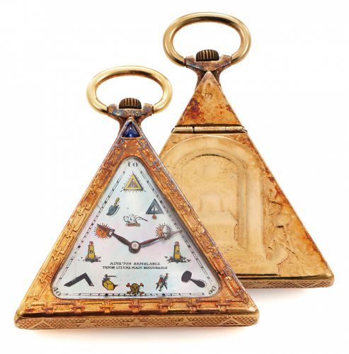 SOLVIL WATCH CO. MASONIC WATCH.TRIANGULAR GOLD AIME TON SEMBLABLE.TENDS LUI UNE MAIN SECOURABLE.Solvil Watch Co., case No. 1325, Made circa 1940..Fine and gold triangular, keyless, Masonic desk clock.