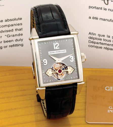 GIRARD-PERREGAUX VINTAGE TOURBILLON SOUS UN PONT D'OR WHITE GOLD.Girard-Perregaux, No. 14 OG, Ref. 9985. Made circa 2000..Very fine and rare, large, rectangular curved, self-winding, 18K white gold wristwatch with visible.one-minute tourbillon regulator u